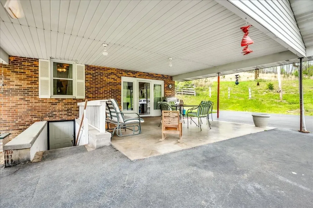 2922 State Highway 1232 Gray KY 40734