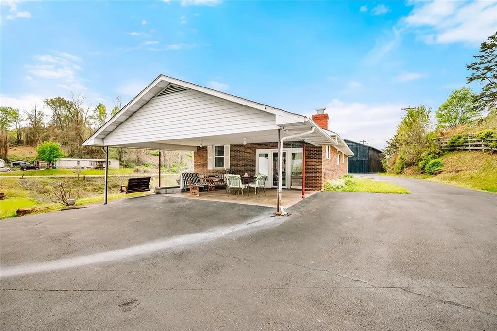 2922 State Highway 1232 Gray KY 40734