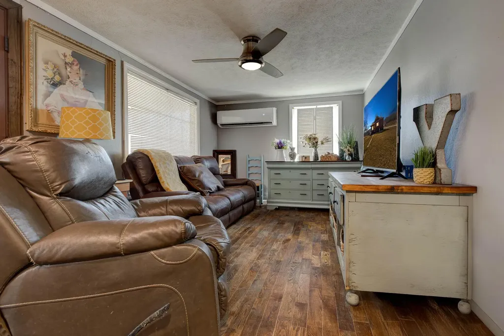 12625 Main Street Jeffersonville KY 40337