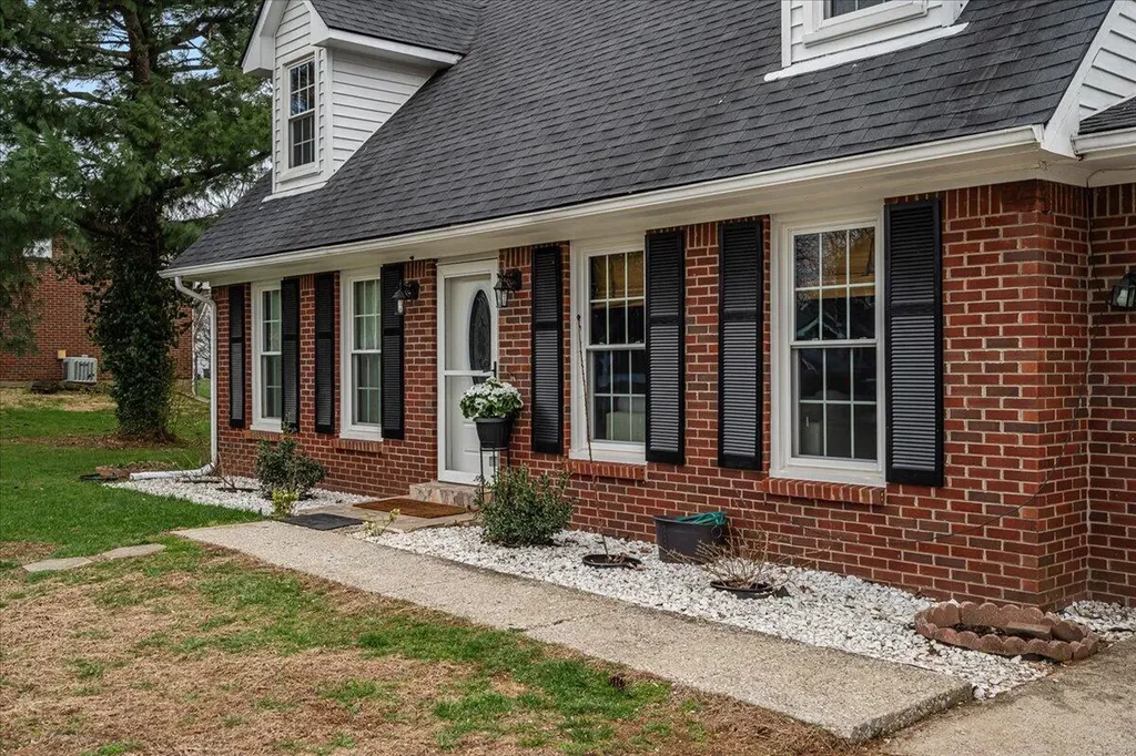 515 Berlin Drive Versailles KY 40383