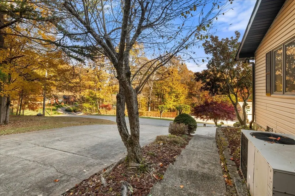 1211 Forest Circle Drive Corbin KY 40701
