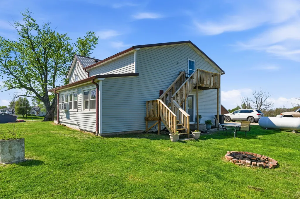 5821 Lawrenceburg Road Chaplin KY 40012