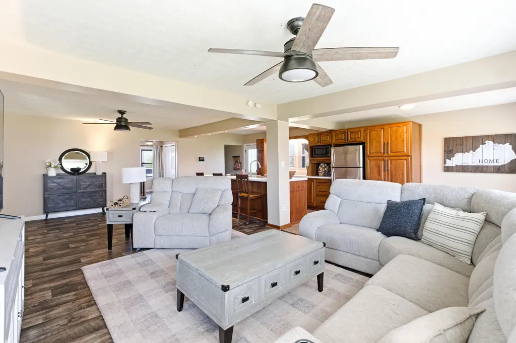 5821 Lawrenceburg Road Chaplin KY 40012