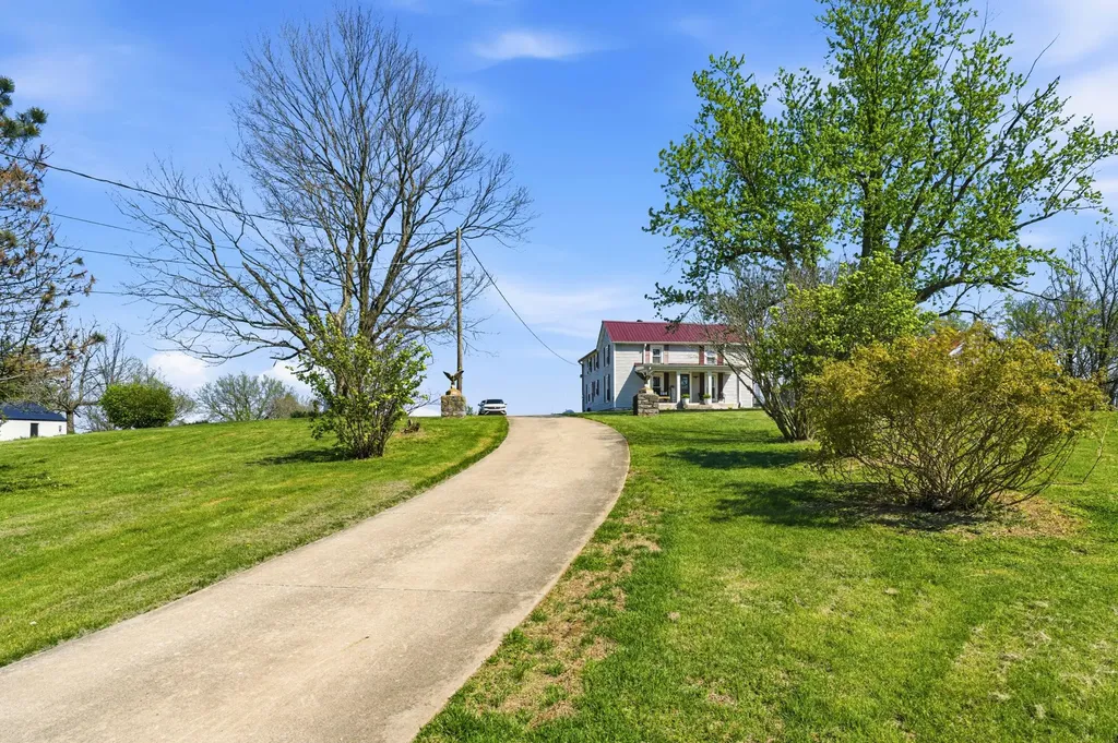 5821 Lawrenceburg Road Chaplin KY 40012