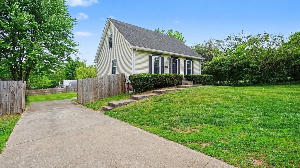 1529 Versailles Road Lexington KY 40504