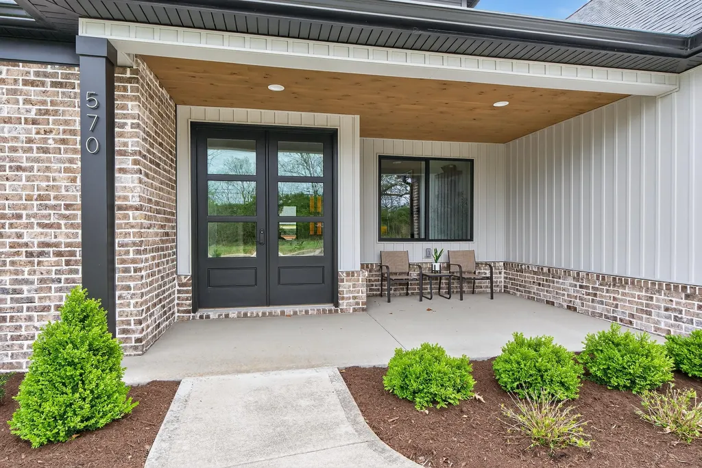 570 Saffron Lane Versailles KY 40383