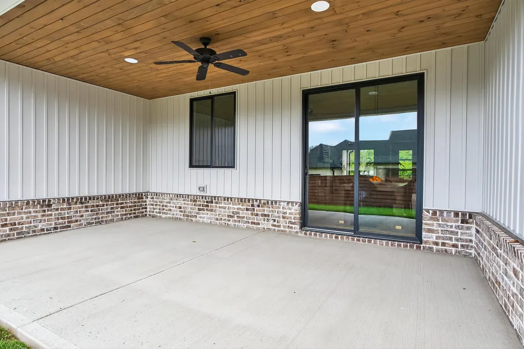 570 Saffron Lane Versailles KY 40383