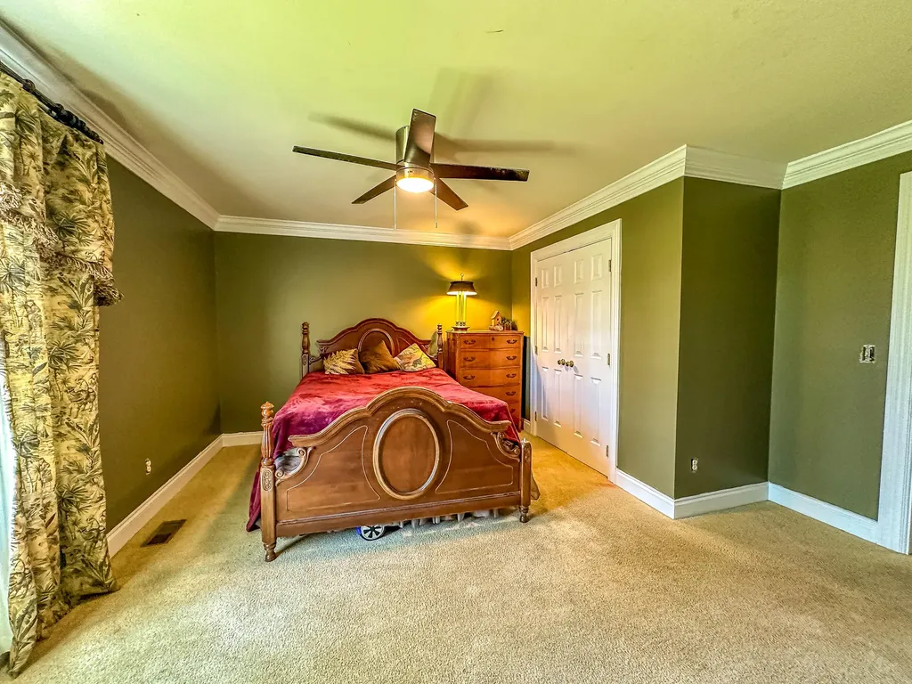 5686 Slate Lick Road London KY 40741