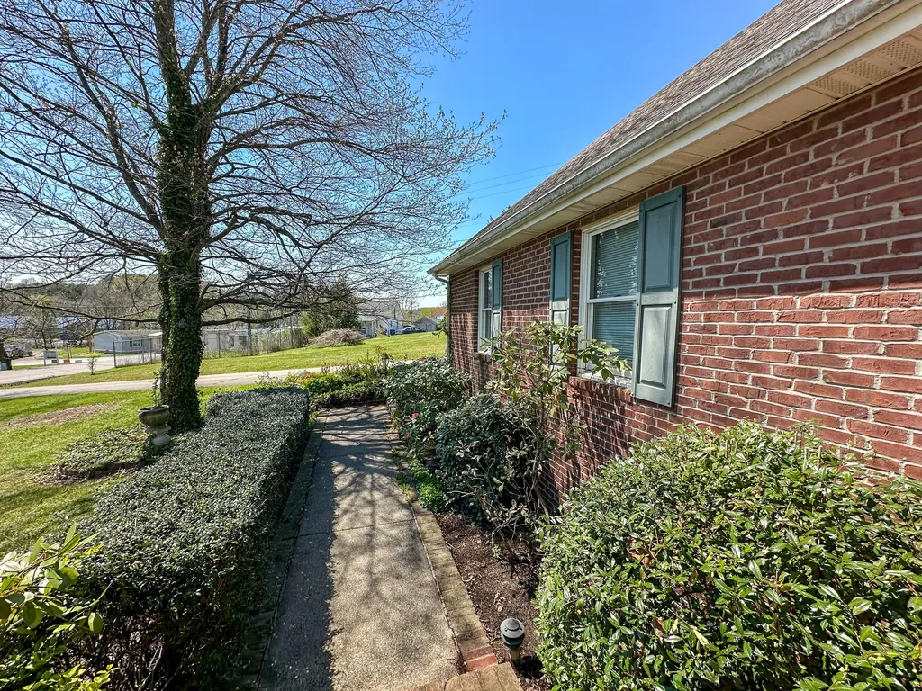 5686 Slate Lick Road London KY 40741