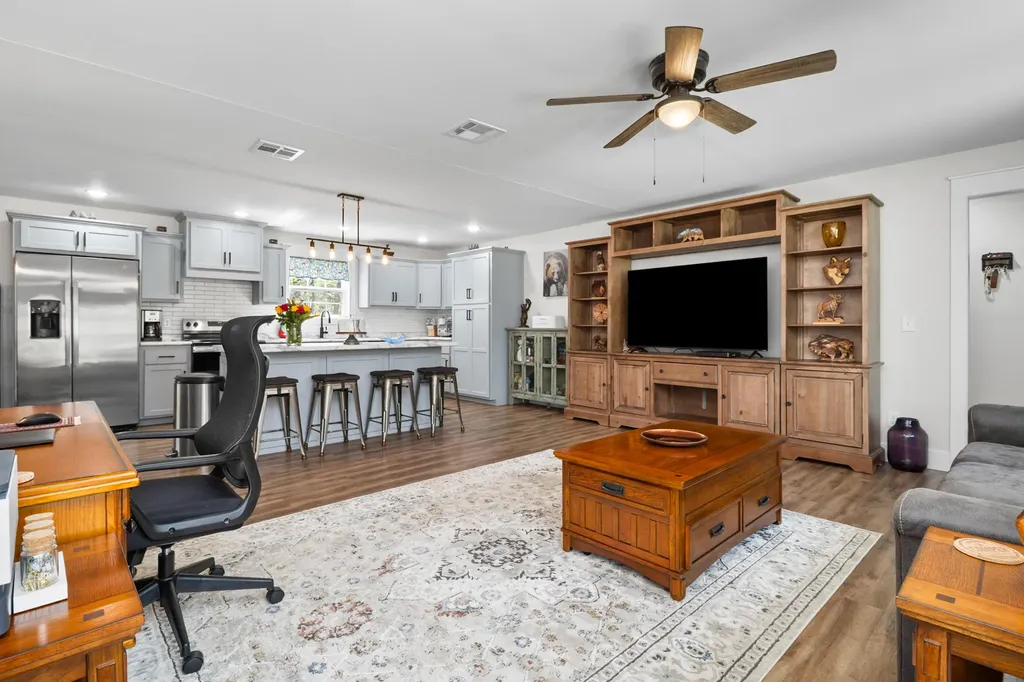 6129 Somerset Road London KY 40741