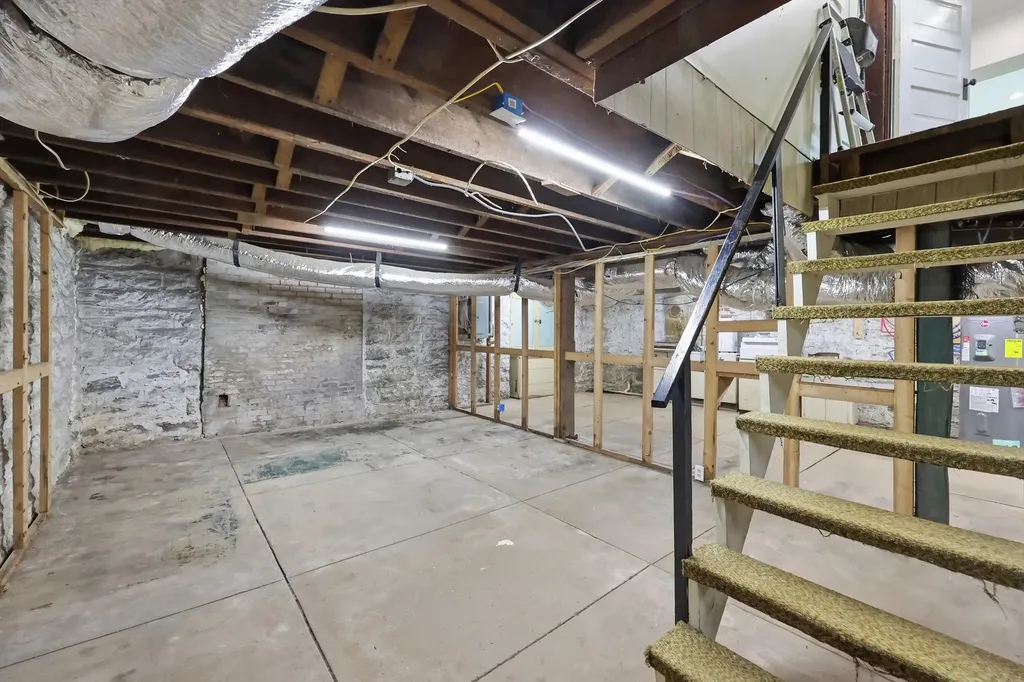314 N Winter Street Midway KY 40347
