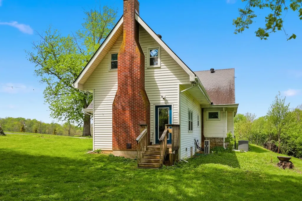 314 N Winter Street Midway KY 40347