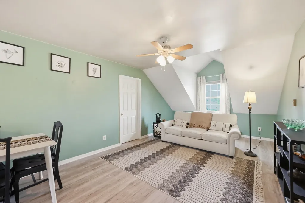314 N Winter Street Midway KY 40347