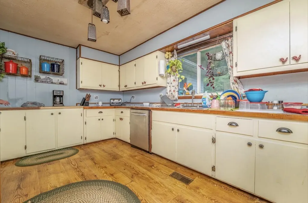 399 Hayes Branch Langley KY 41645