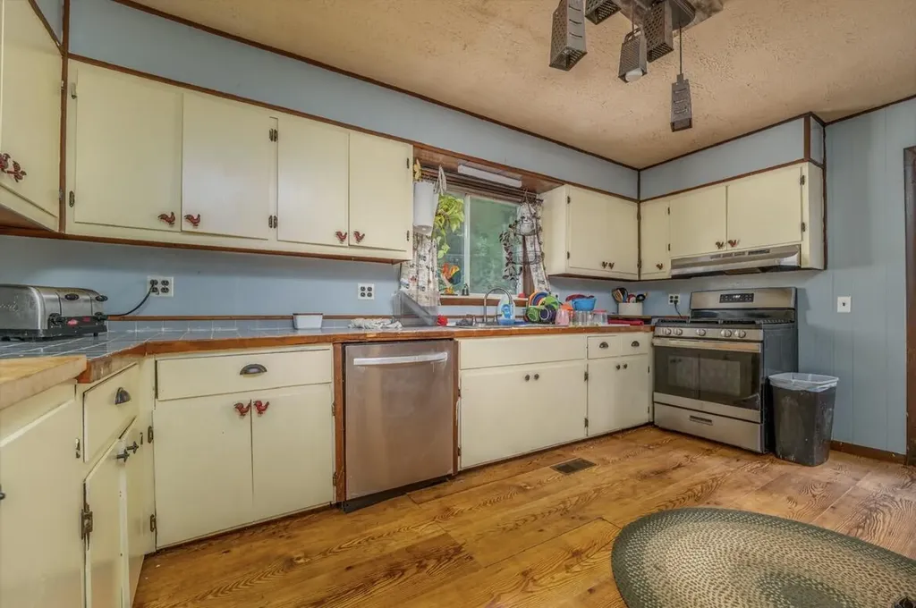 399 Hayes Branch Langley KY 41645