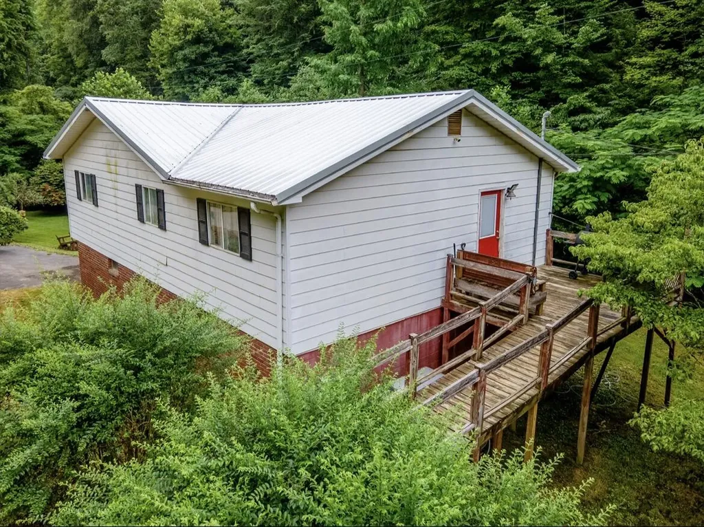 399 Hayes Branch Langley KY 41645
