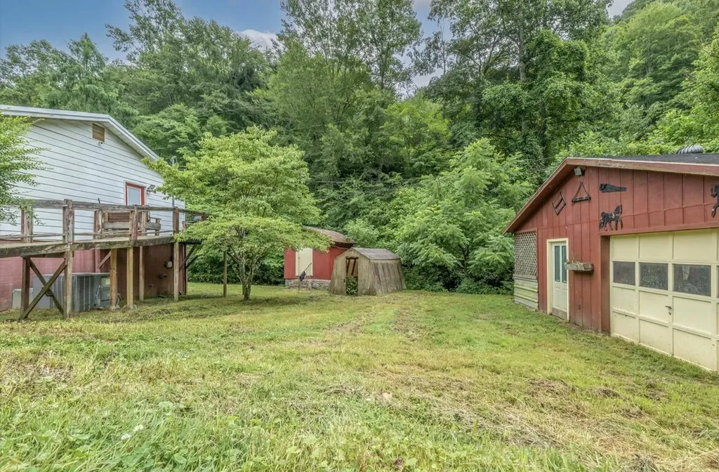 399 Hayes Branch Langley KY 41645
