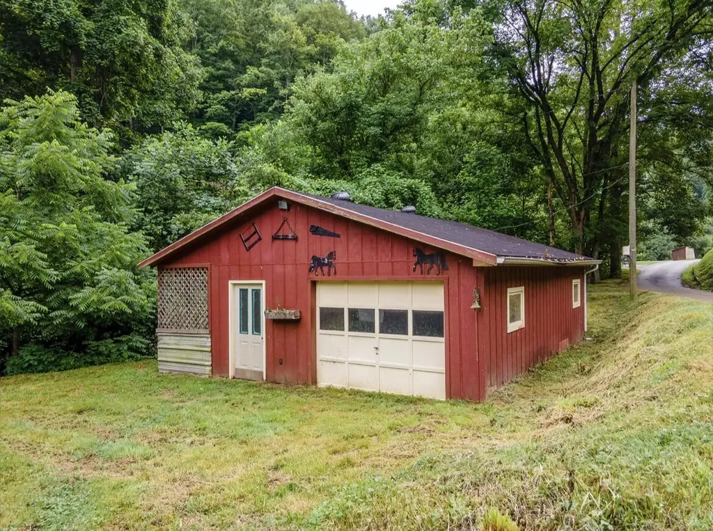 399 Hayes Branch Langley KY 41645