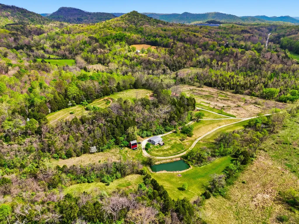 4152 Winchester Road Irvine KY 40336