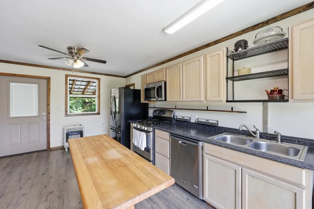 4152 Winchester Road Irvine KY 40336