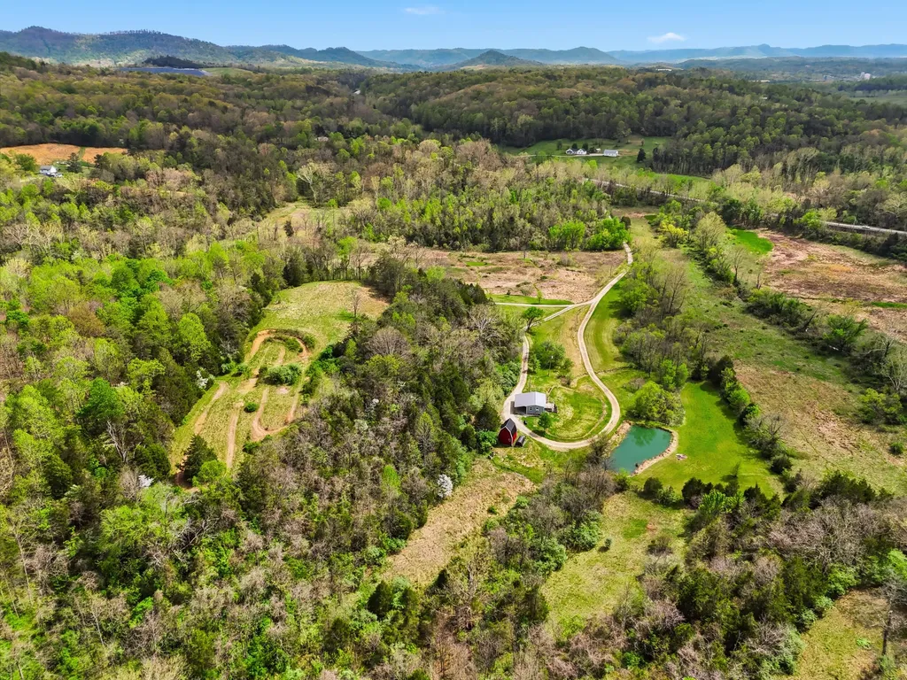 4152 Winchester Road Irvine KY 40336