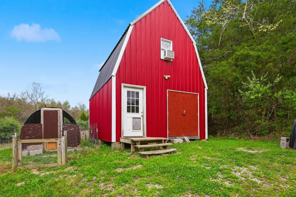 4152 Winchester Road Irvine KY 40336