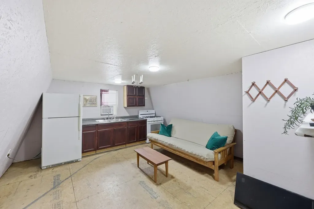 4152 Winchester Road Irvine KY 40336