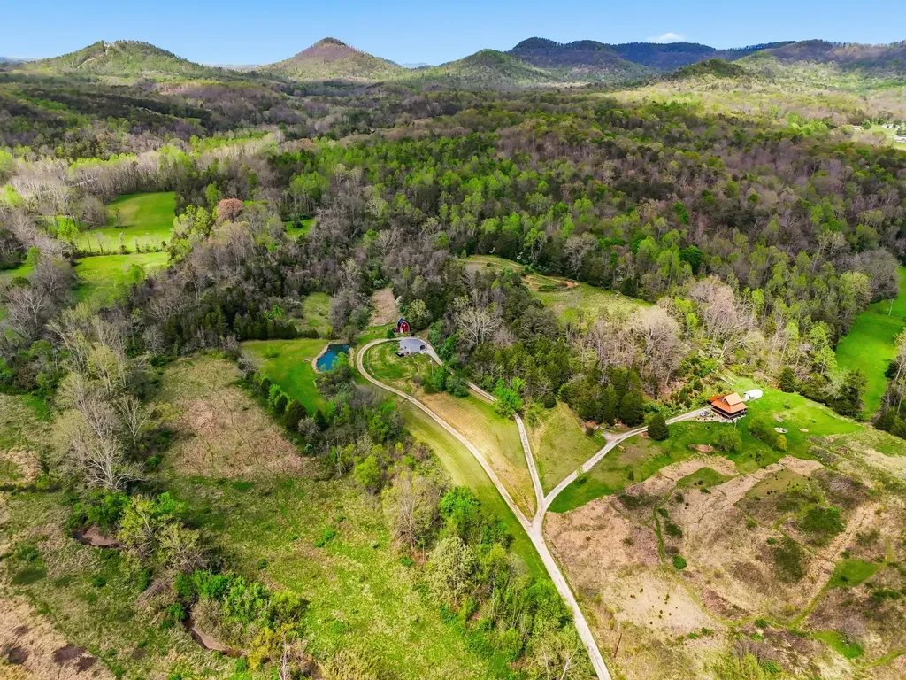 4152 Winchester Road Irvine KY 40336