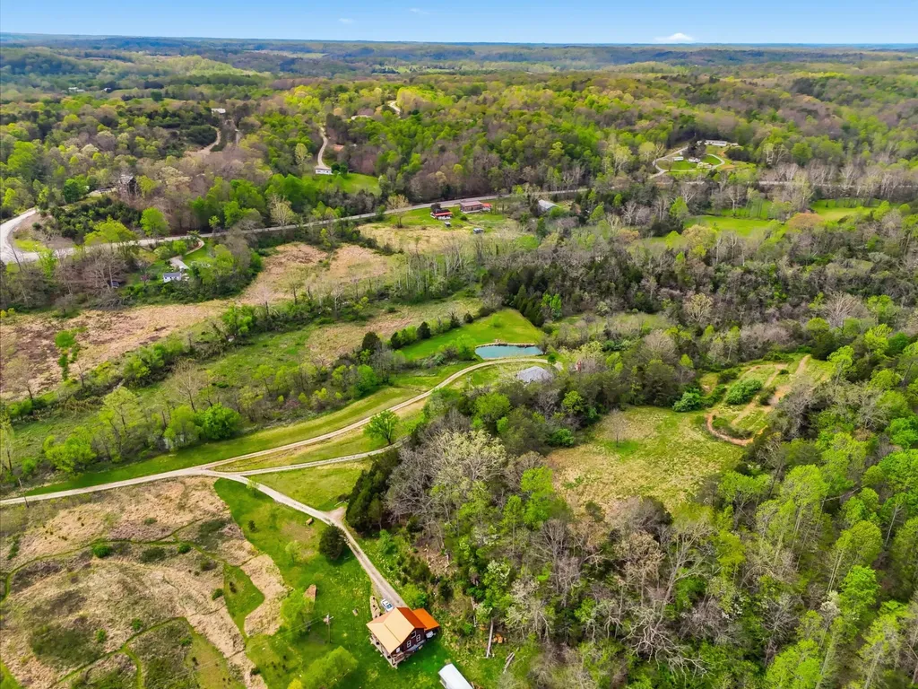 4152 Winchester Road Irvine KY 40336