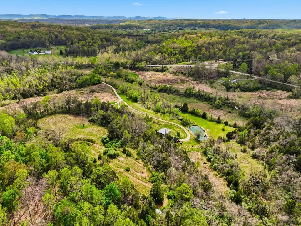 4152 Winchester Road Irvine KY 40336