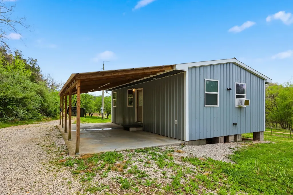 4152 Winchester Road Irvine KY 40336