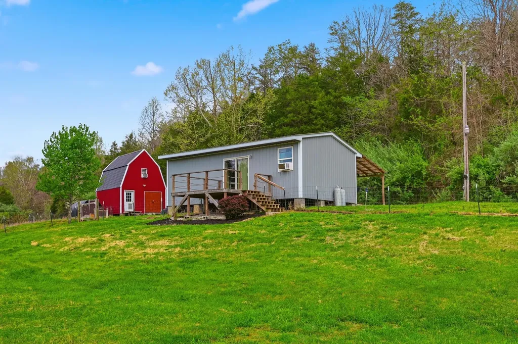 4152 Winchester Road Irvine KY 40336