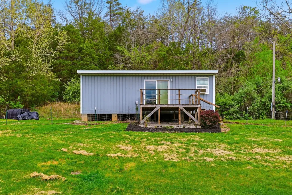 4152 Winchester Road Irvine KY 40336