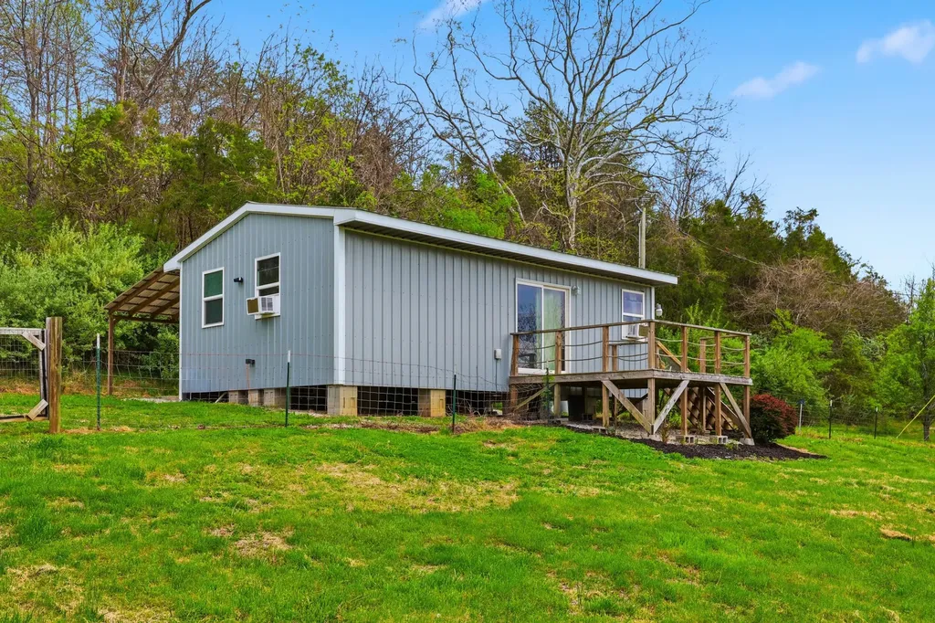 4152 Winchester Road Irvine KY 40336