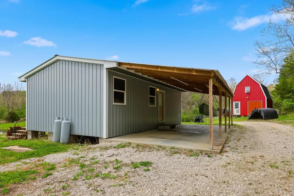 4152 Winchester Road Irvine KY 40336