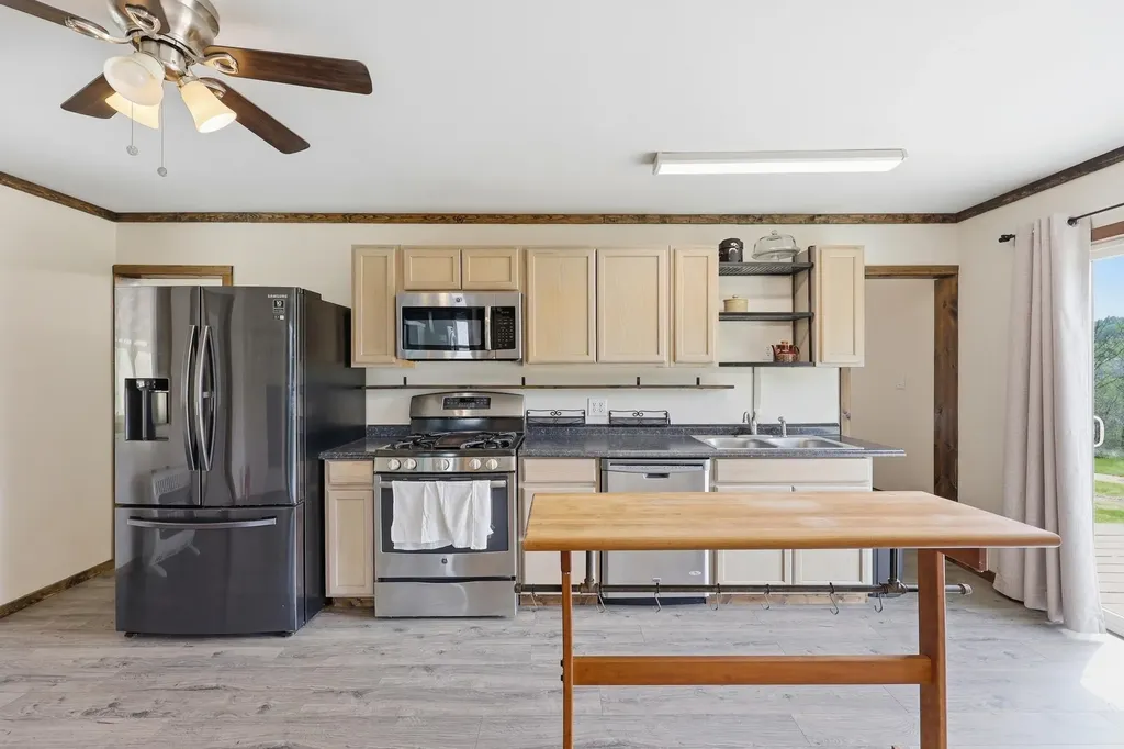 4152 Winchester Road Irvine KY 40336