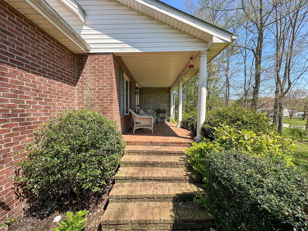 5686 Slate Lick Road London KY 40741