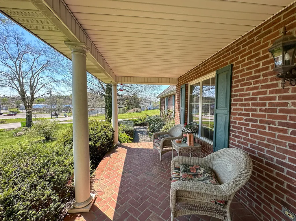 5686 Slate Lick Road London KY 40741