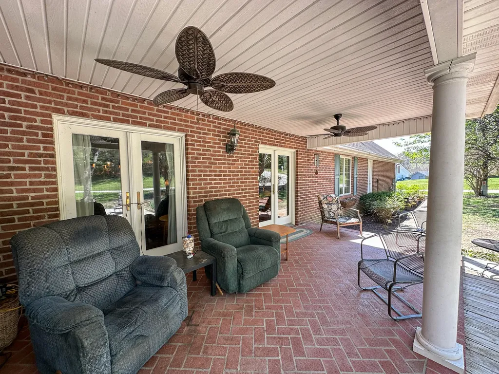 5686 Slate Lick Road London KY 40741