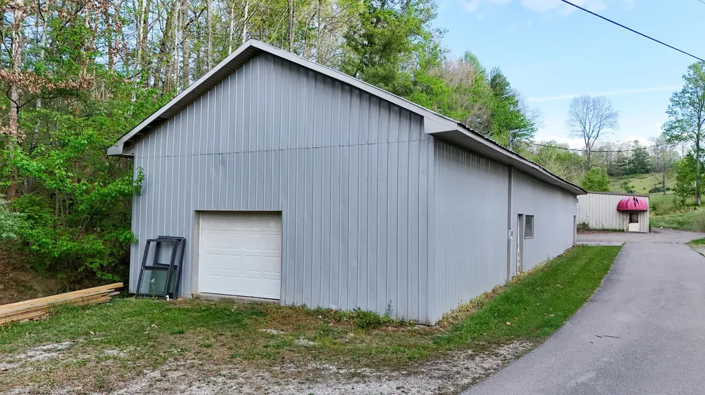 5686 Slate Lick Road London KY 40741