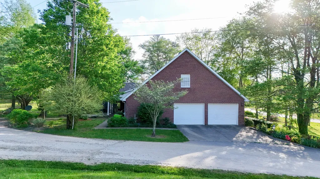 5686 Slate Lick Road London KY 40741