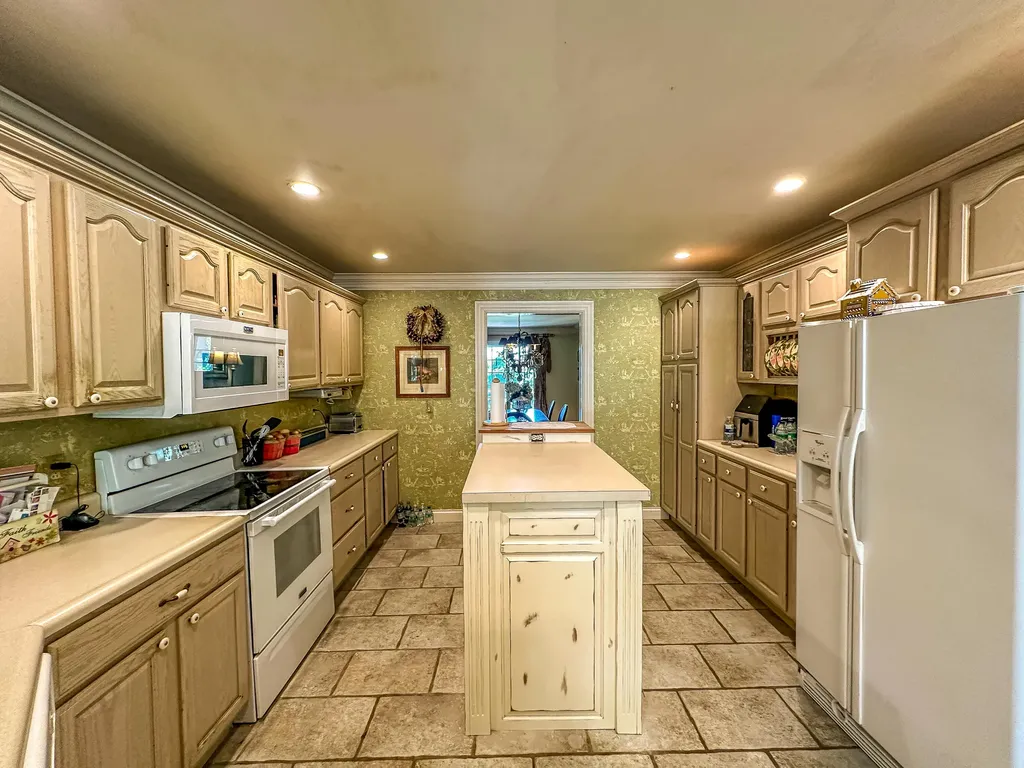 5686 Slate Lick Road London KY 40741