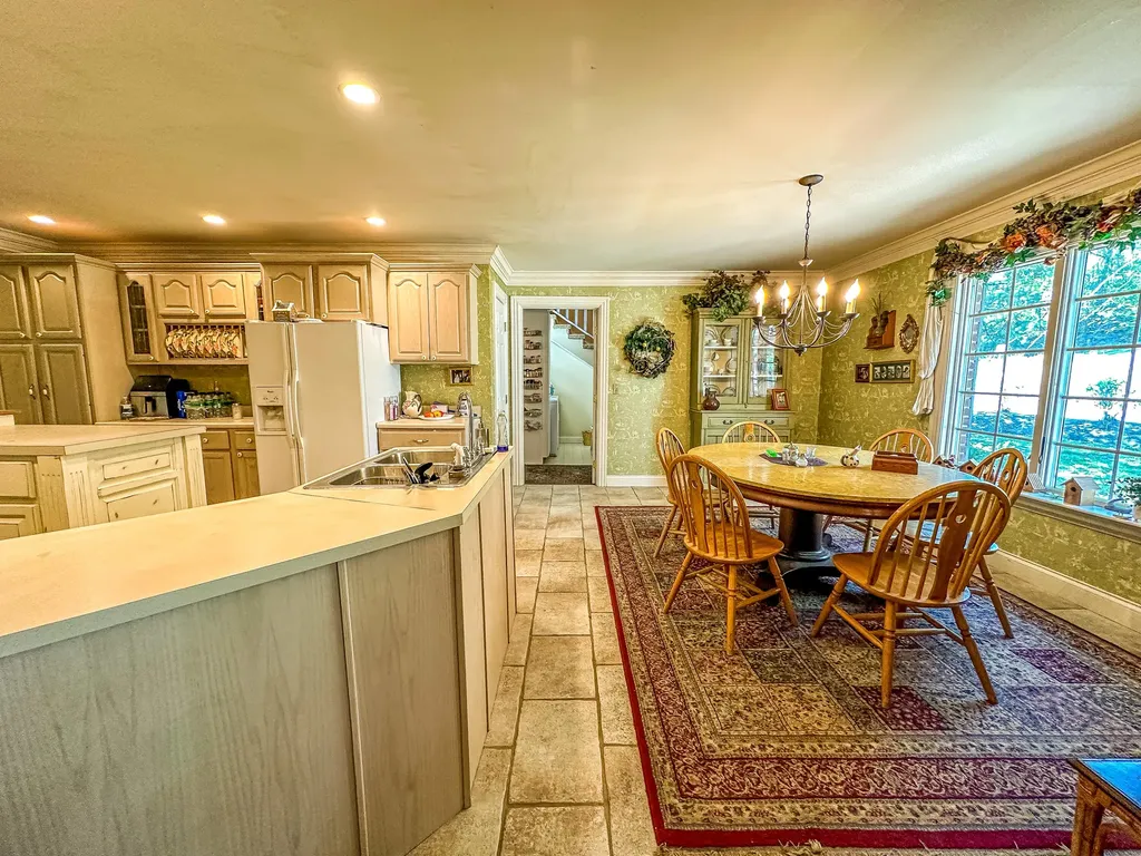 5686 Slate Lick Road London KY 40741