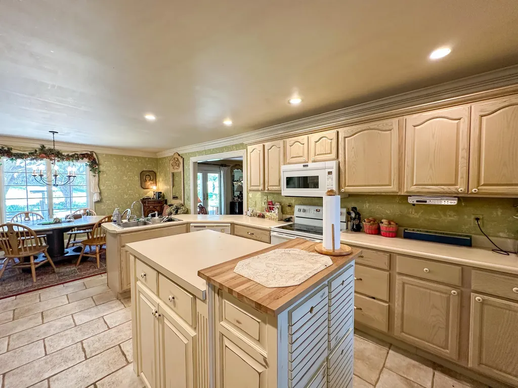 5686 Slate Lick Road London KY 40741