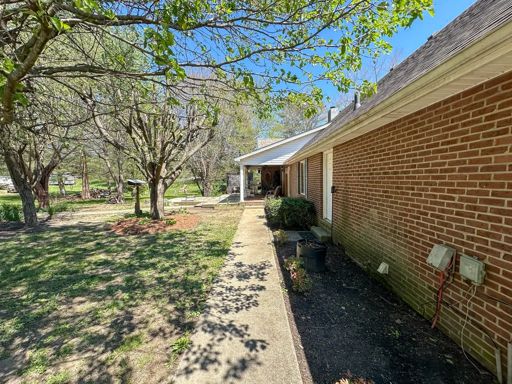 5686 Slate Lick Road London KY 40741