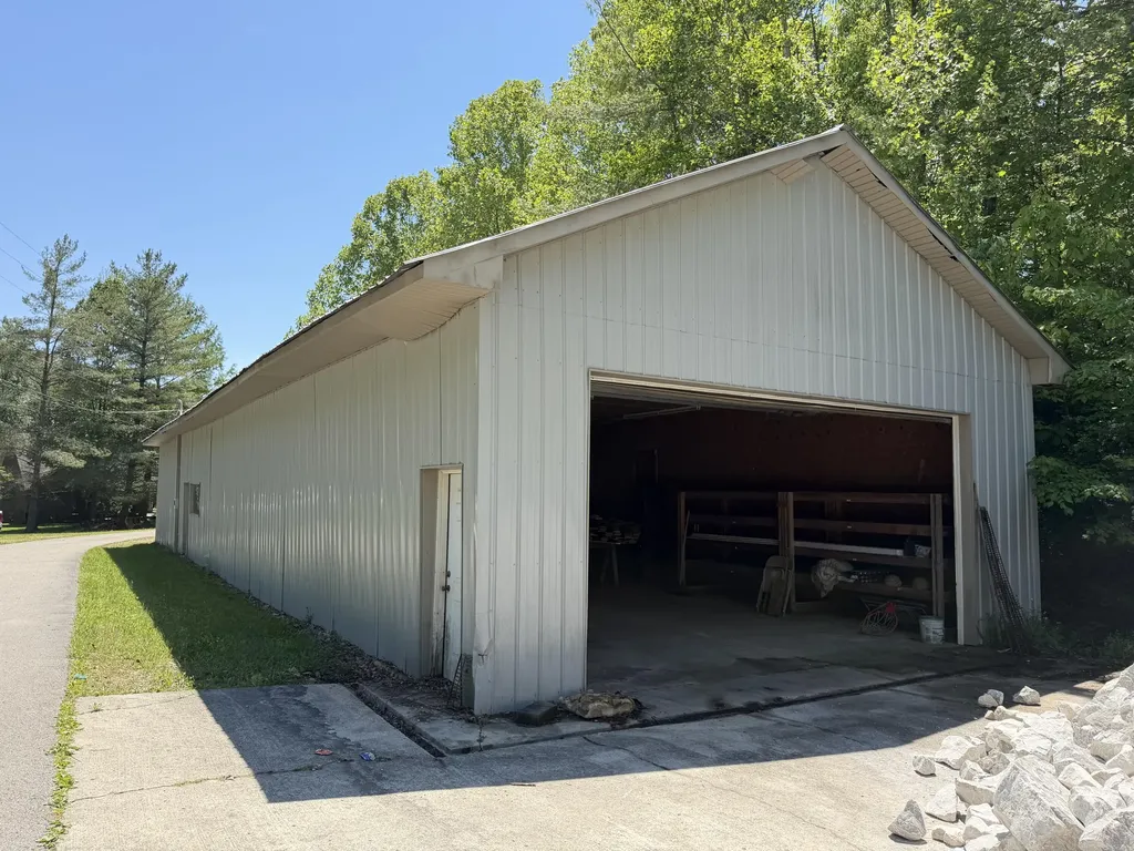 5686 Slate Lick Road London KY 40741