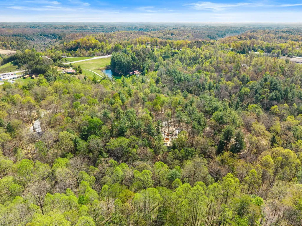 25 Joyful Springs Road Zoe KY 41397