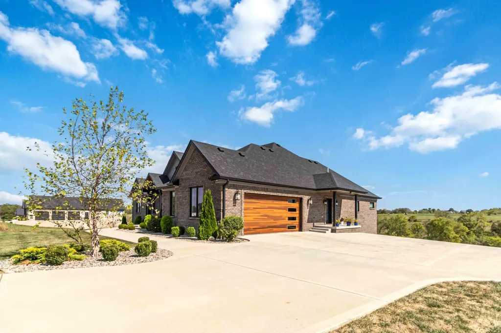 4160 Equestrian Way Richmond KY 40475