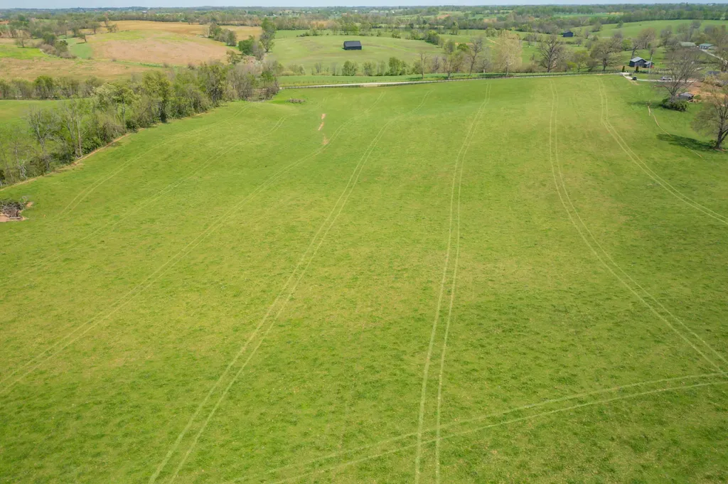401 Millersburg Cynthiana Road Paris KY 40361