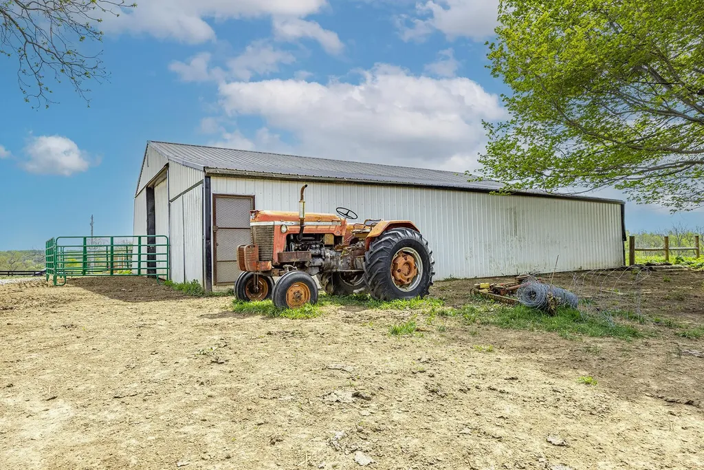 401 Millersburg Cynthiana Road Paris KY 40361